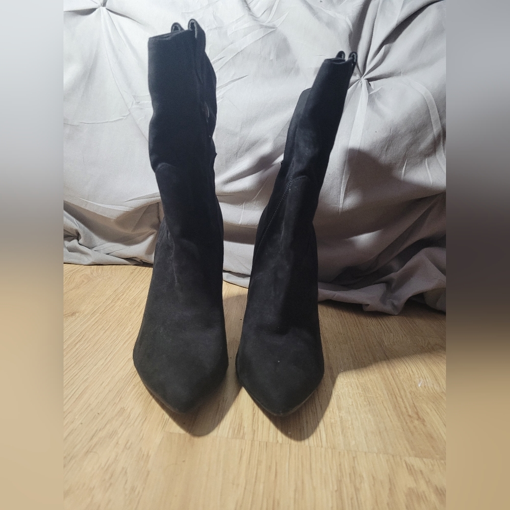 **PRICED REDUCED** Just Fab Black Boots